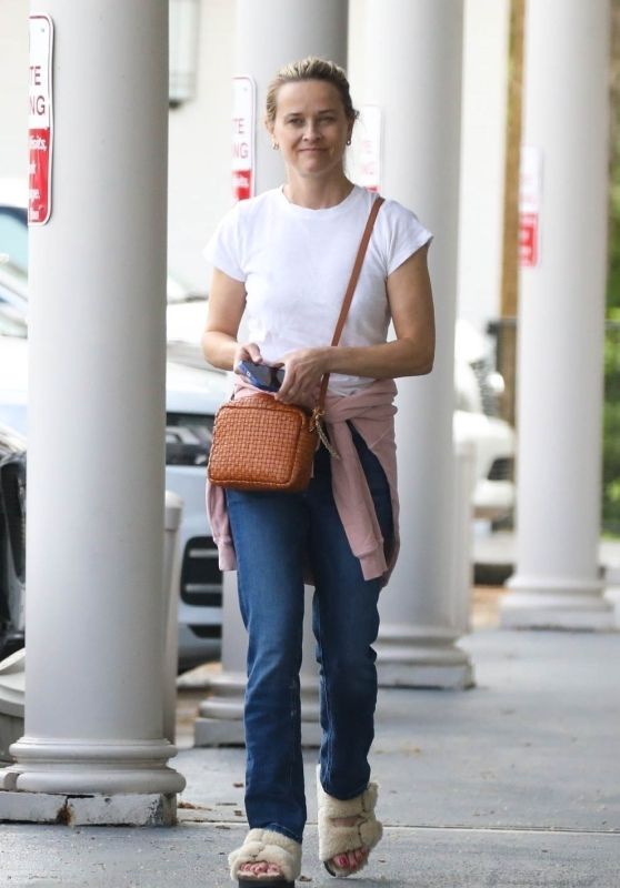 Reese Witherspoon Street Style - Nashville 04/05/2023