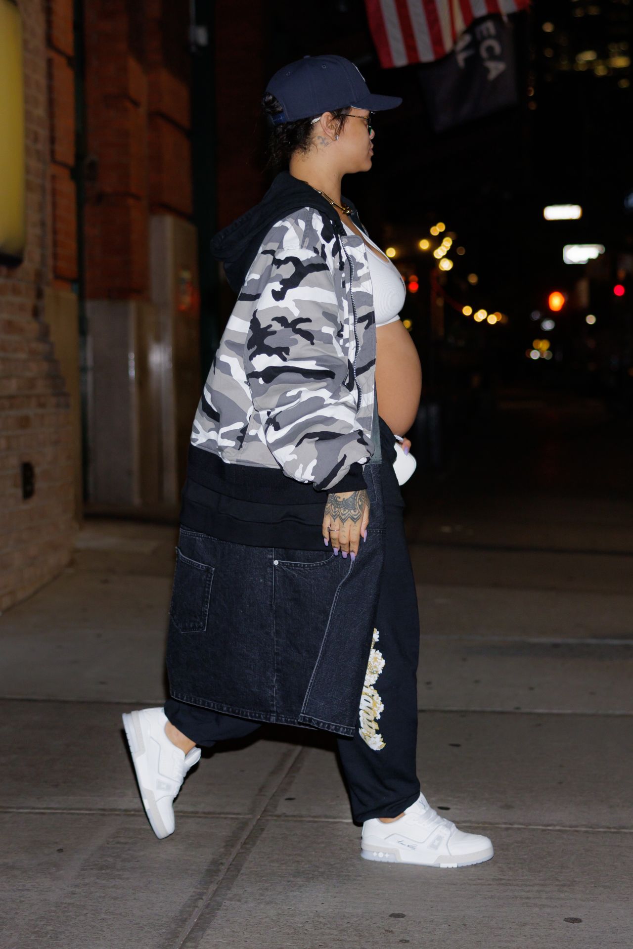 Rihanna Returns to Her Hotel After Day Out in NYC: Photo 4924550