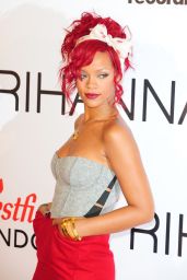 Rihanna - Westfield Christmas Lights Switch ON in London 11/04/2010