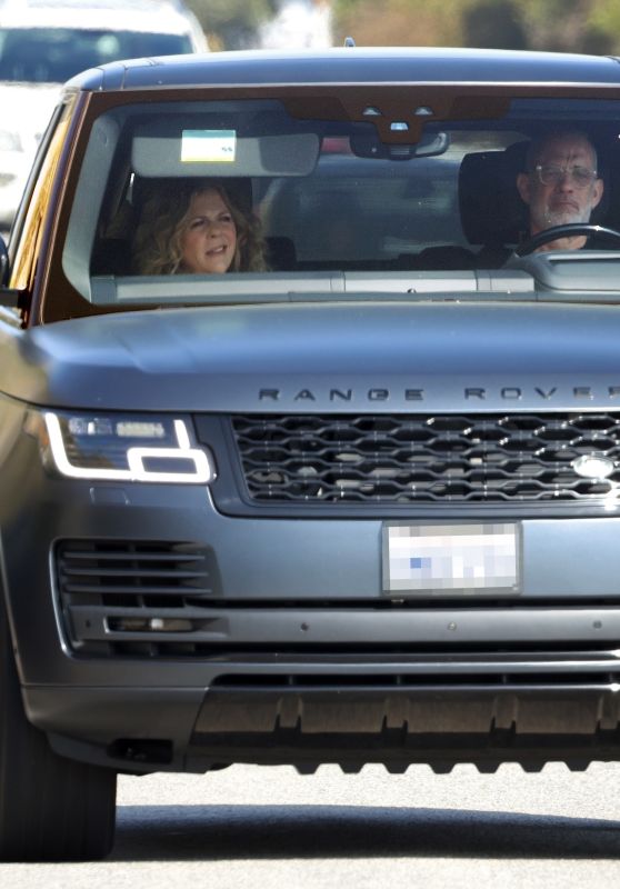 Rita Wilson and Tom Hanks in Their Range Rover in Malibu 04/18/2023