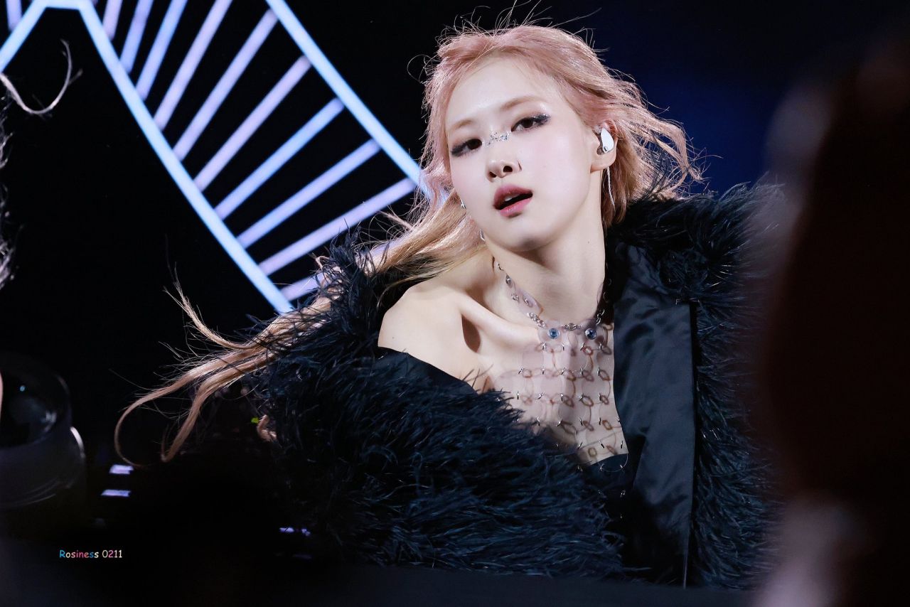 Rosé (Blackpink) at Coachella 2023 Main Stage 04/22/2023 (more photos ...