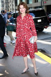 Sandra Bernhard - Arrives at the Variety