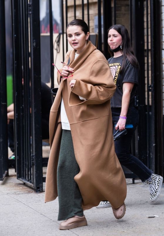 Selena Gomez - "Only Murders In The Building" Set in Washington Heights NYC 04/06/2023