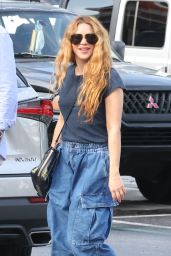 Shakira Street Style - Miami 04/19/2023