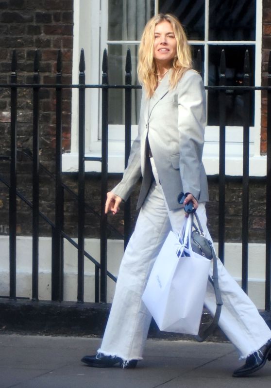Sienna Miller Shopping in London 04/03/2023
