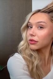 Alexis Ren 05/25/2023