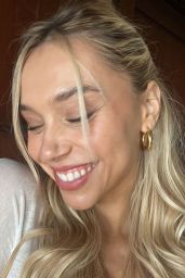 Alexis Ren 05/25/2023