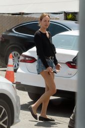 Amber Valletta - Out in Los Angeles 05/25/2023