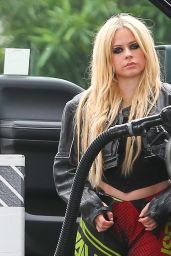 Avril Lavigne at a Gas Station in Malibu 05/28/2023 • CelebMafia