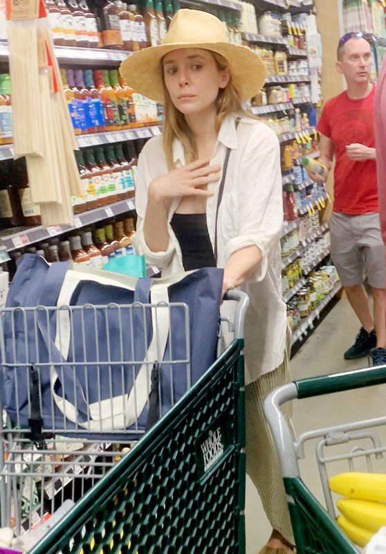 Elizabeth Olsen Wearing Birkenstock Sandals and a Sun Hat at Whole Foods in LA 04/29/2023