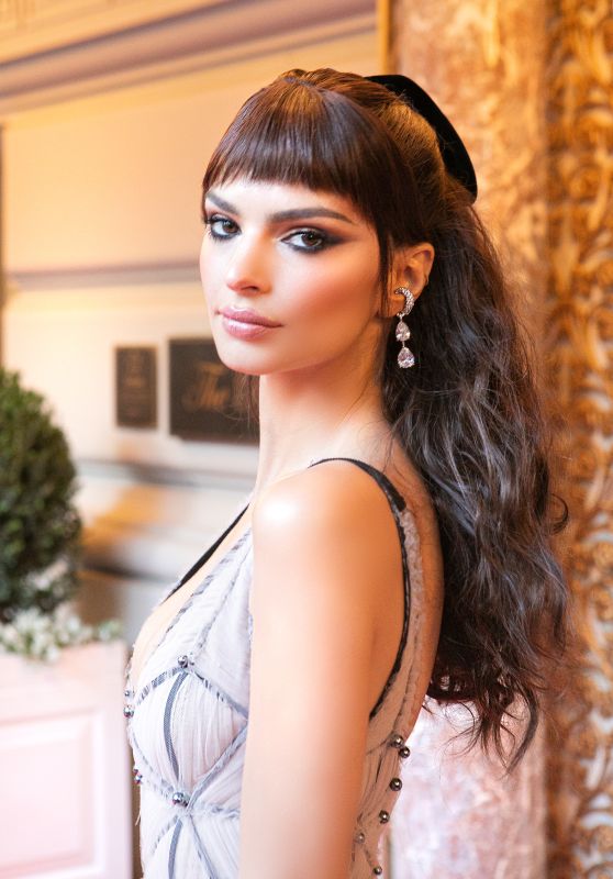Emily Ratajkowski - Leaving The Pierre Hotel on Her Way to the Met Gala in NYC 05/01/2023