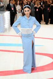 Emma Chamberlain in Louis Vuitton at 2022 Met Gala: Photos, Details – WWD