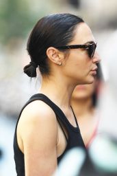 Gal Gadot in Casual Outfit Shoping in New York 05/27/2023