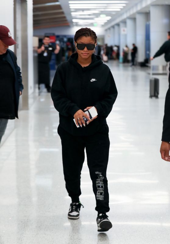 Halle Bailey - Airport in Los Angeles 05/20/2023