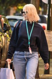 Holly Willoughby - Out in London 05/11/2023