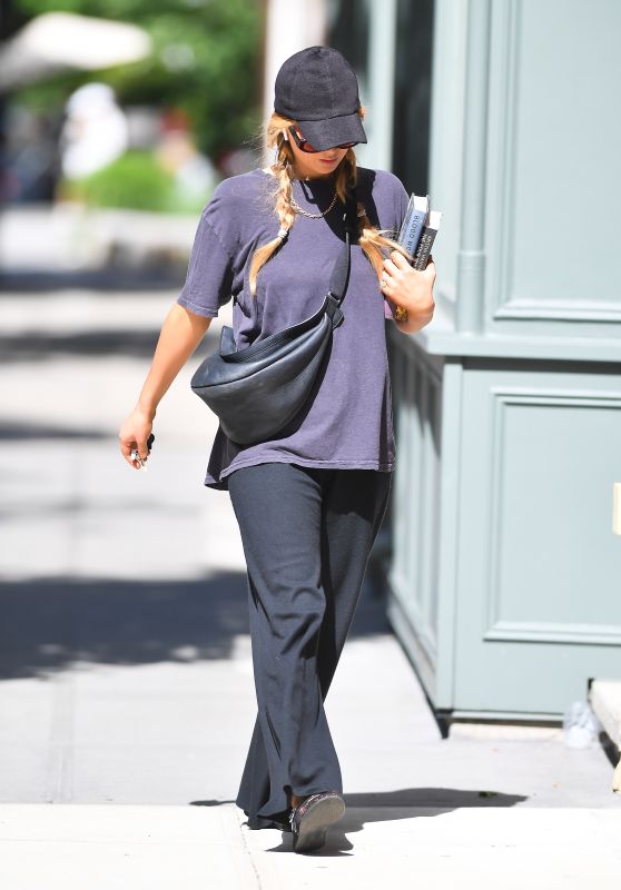 Jennifer Lawrence Street Style - New York 05/27/2023
