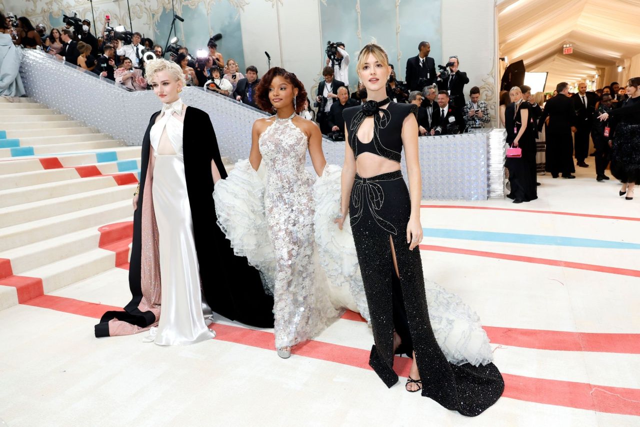 Julia Garner – Met Gala 2023 • CelebMafia