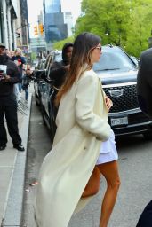 Kendall Jenner - Arrives at a Hotel to Get Ready for the Met Gala 05/01/2023