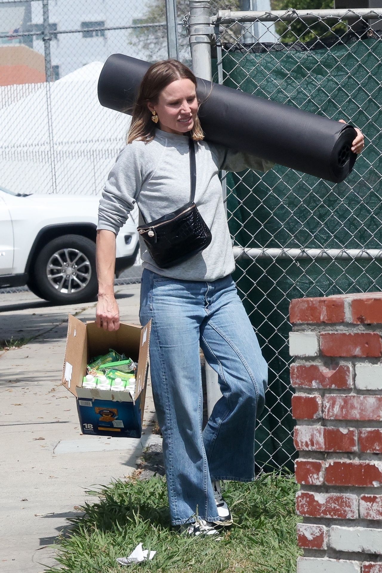 Kristen Bell Does Some Heavy Lifting - Los Angeles 05/15/2023 • CelebMafia