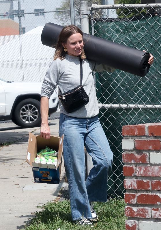 Kristen Bell Does Some Heavy Lifting - Los Angeles 05/15/2023