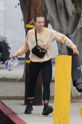 Kristen Bell in Leggings in Los Angeles 05/09/2023