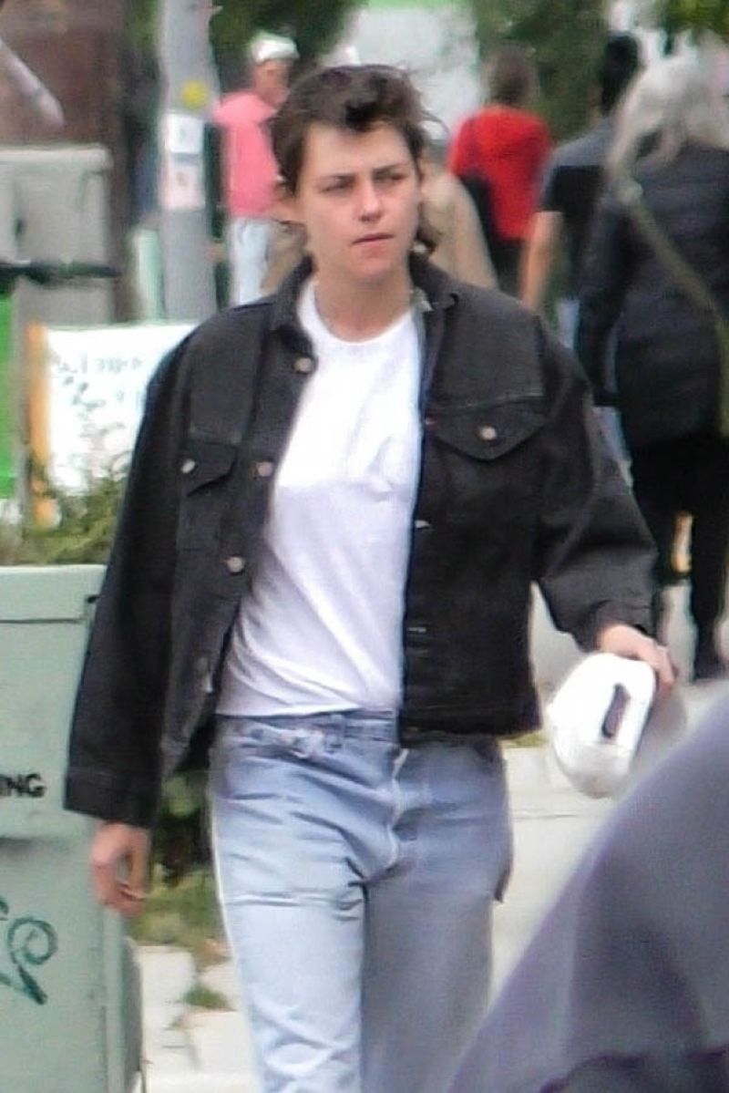 Kristen Stewart seen leaving Stark Waxing Studio in Los Angeles