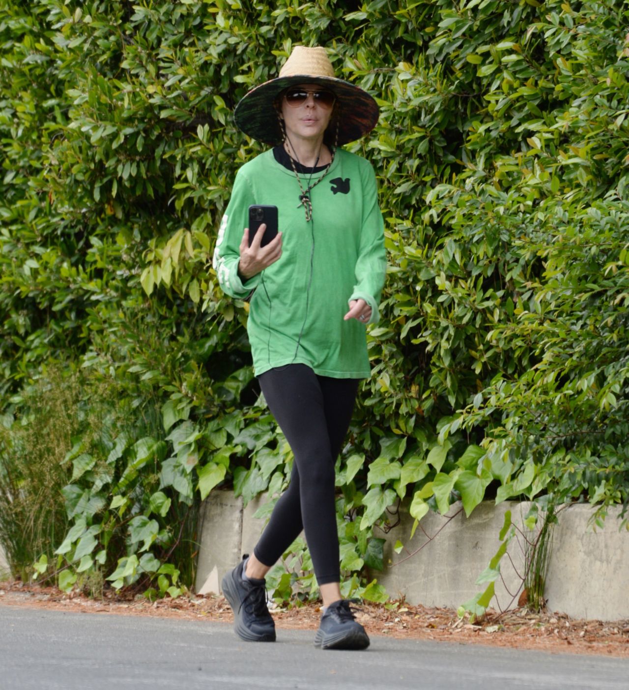 Lisa Rinna - Out For a Hike in LA 05/11/2023 • CelebMafia