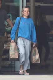 Melissa Cohen - Shopping at Whole Foods in Malibu 05/16/2023