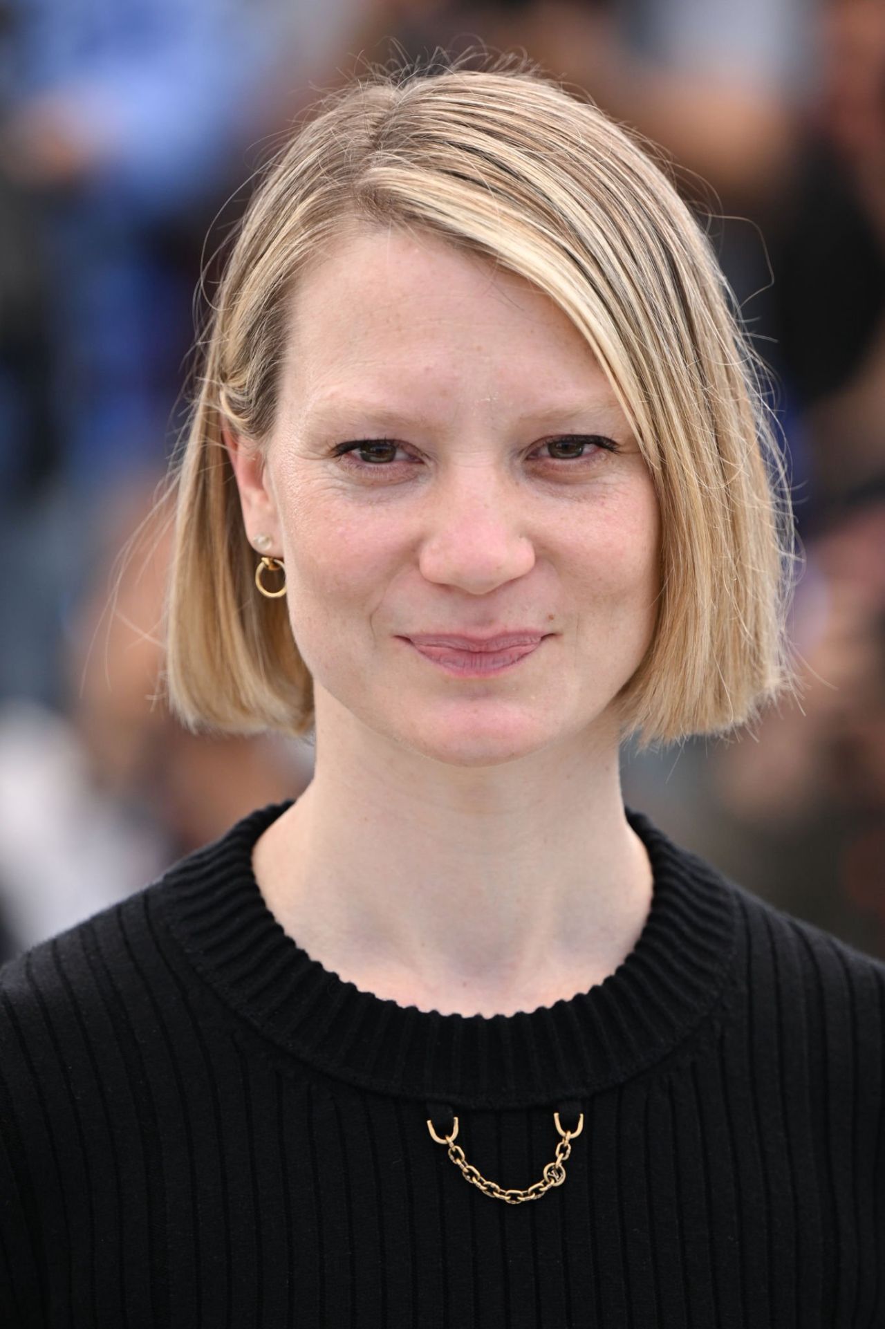 Mia Wasikowska - 