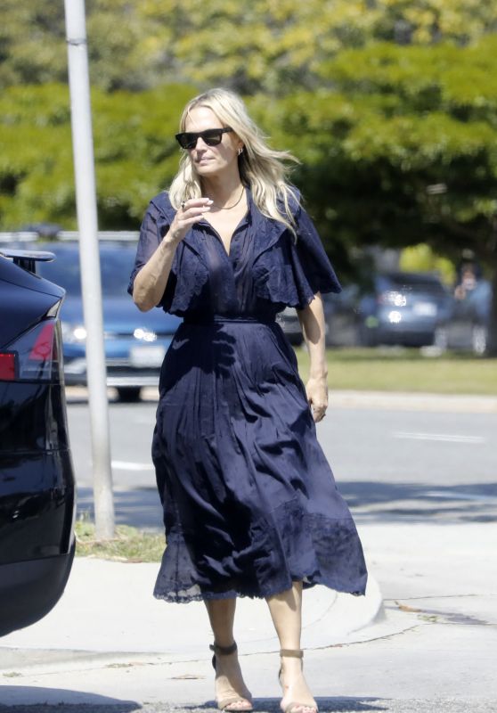 Molly Sims - Out in Santa Monica 05/11/2023