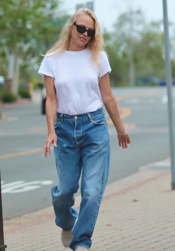 Pamela Anderson in a White Tee and Baggy Jeans at the Malibu Country Mart 05/19/2023