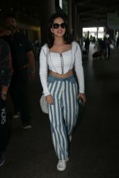 Sunny Leone at the Arrivals Terminal of Mumbai Aiport 05/10/2023