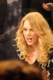 Taylor Swift - Etalk CTV 2009 • CelebMafia