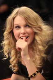 Taylor Swift - Etalk CTV 2009 • CelebMafia