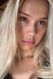 Alexis Ren 06/12/2023