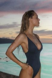 Alexis Ren 06/12/2023