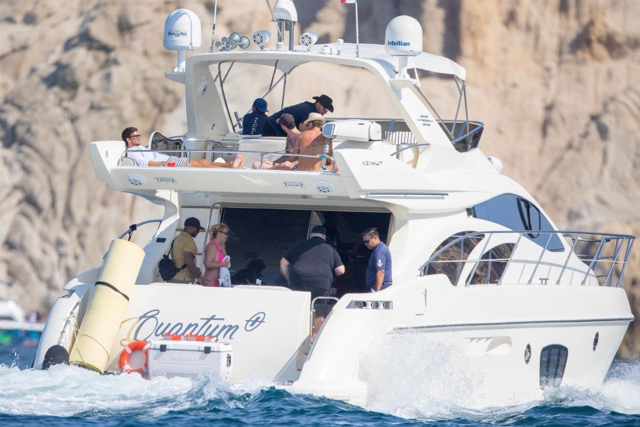 https://celebmafia.com/wp-content/uploads/2023/06/britney-spears-at-a-yacht-in-cabo-san-lucas-06-20-2023-2.jpg