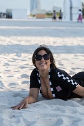 Claudia Romani - Beach in Miami 06/01/2023