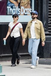 Elizabeth Olsen Street Style - New York 06/12/2023