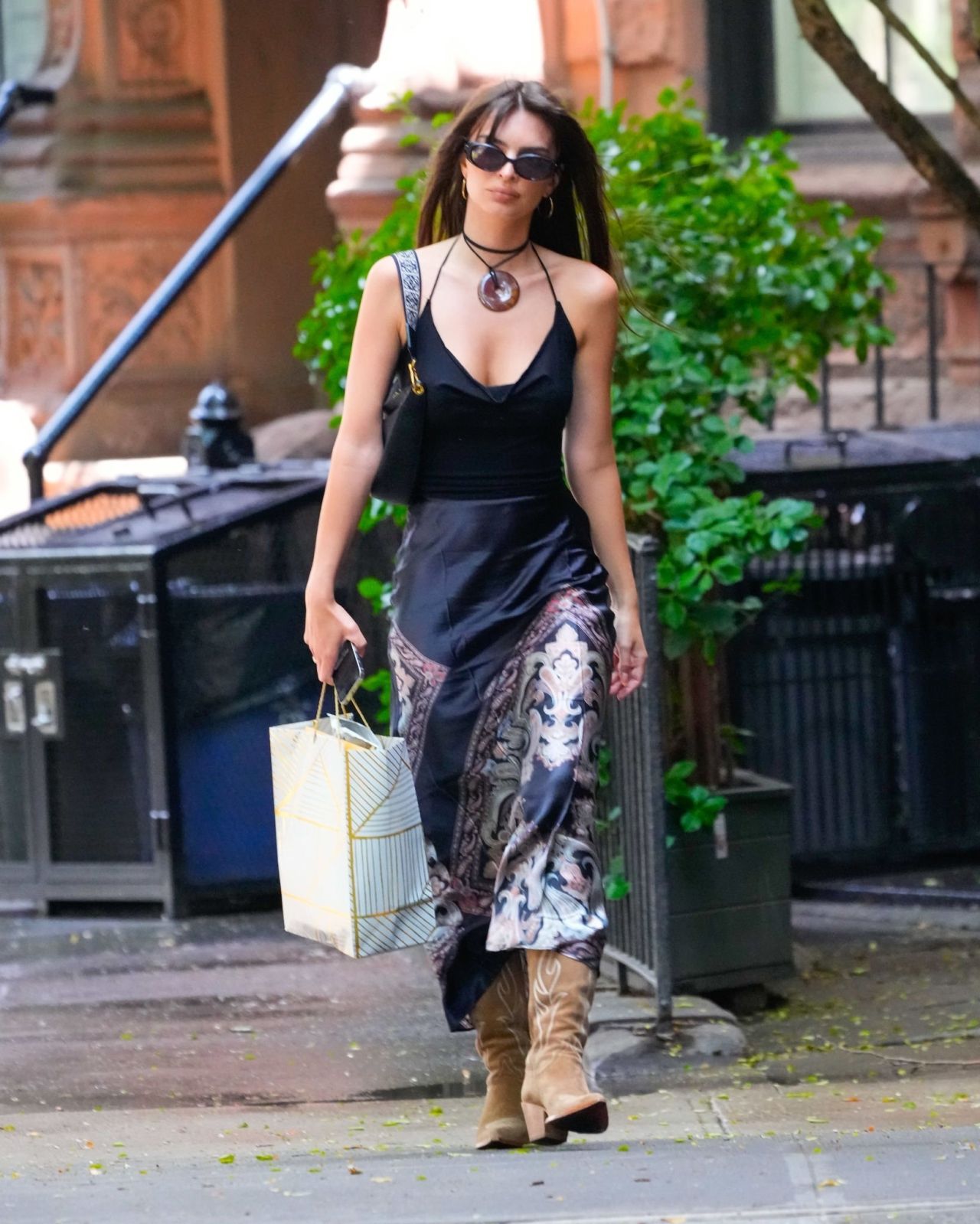 Emily Ratajkowski Street Style 06/14/2023 • CelebMafia