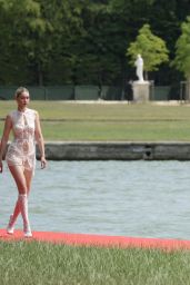 Gigi Hadid - Walks "Le Chouchou" Jacquemus