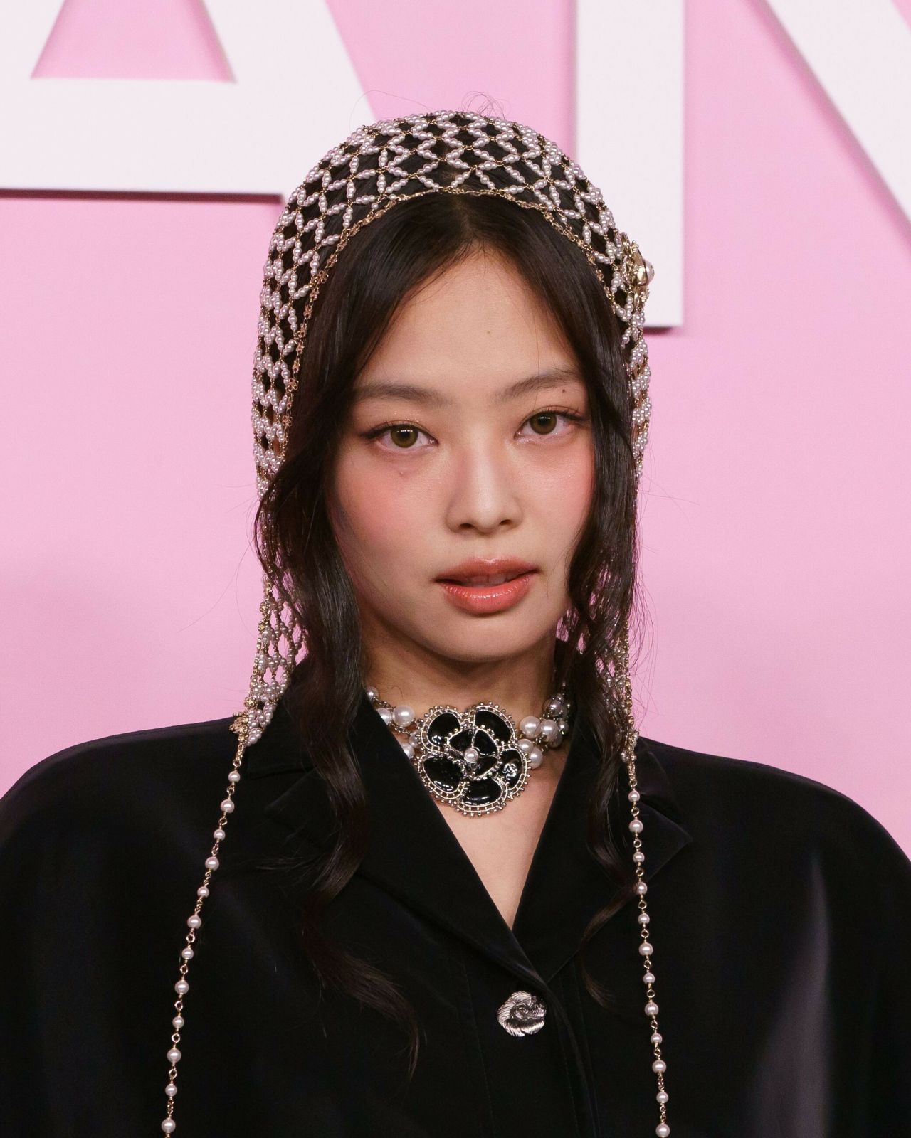 Jennie Kim - Chanel's Metiers d'art Collection Photocall in Tokyo 06/01 ...