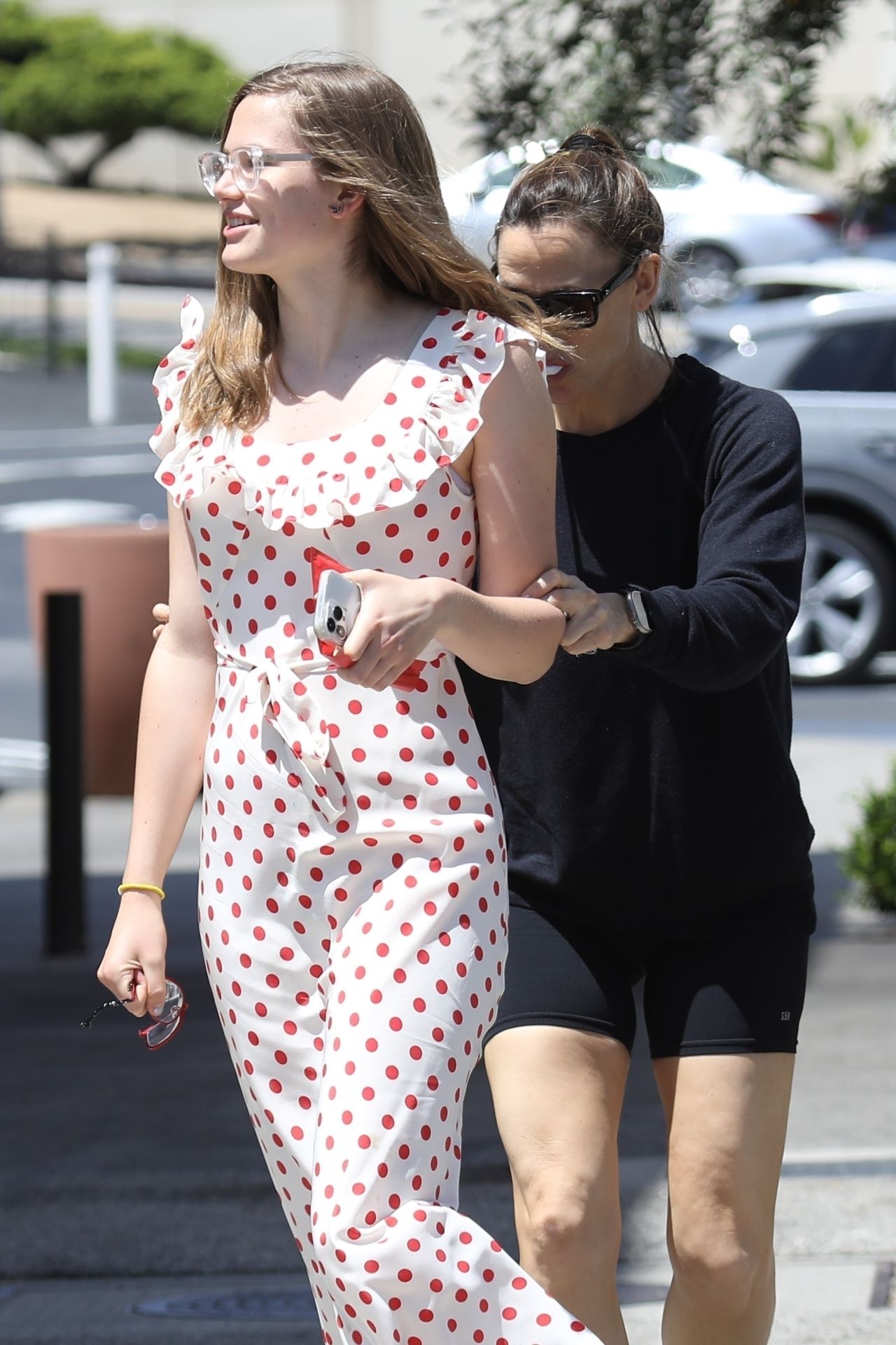 Jennifer Garner and Violet Affleck - Shopping at an Eyeglass Store in ...