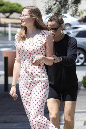 Jennifer Garner and Violet Affleck - Shopping at an Eyeglass Store in Pacific Palisades 06/26/2023