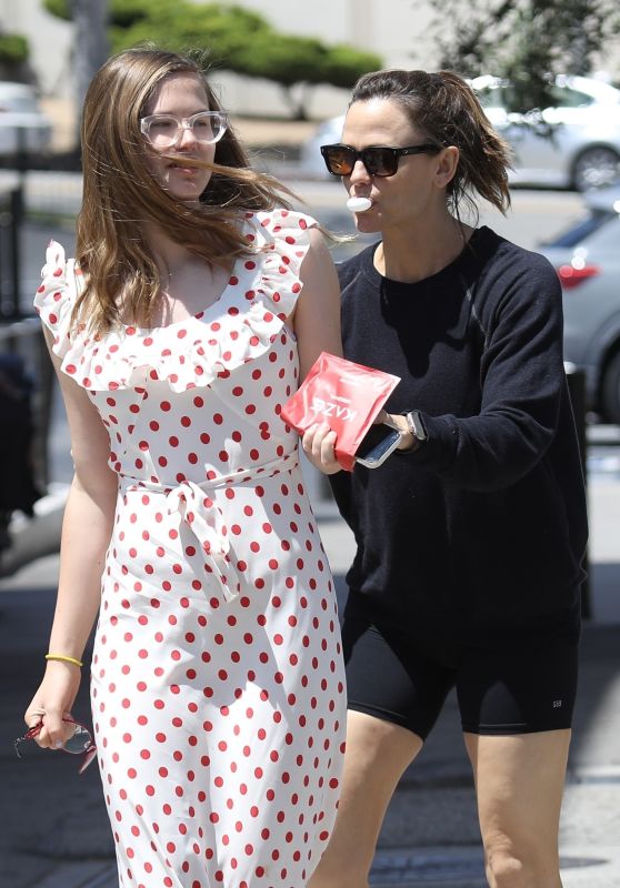 Jennifer Garner and Violet Affleck - Shopping at an Eyeglass Store in Pacific Palisades 06/26/2023