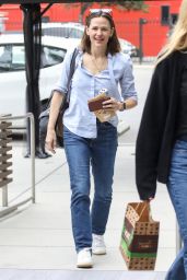 Jennifer Garner Arriving at the Studio in Hollywood 06/14/2023