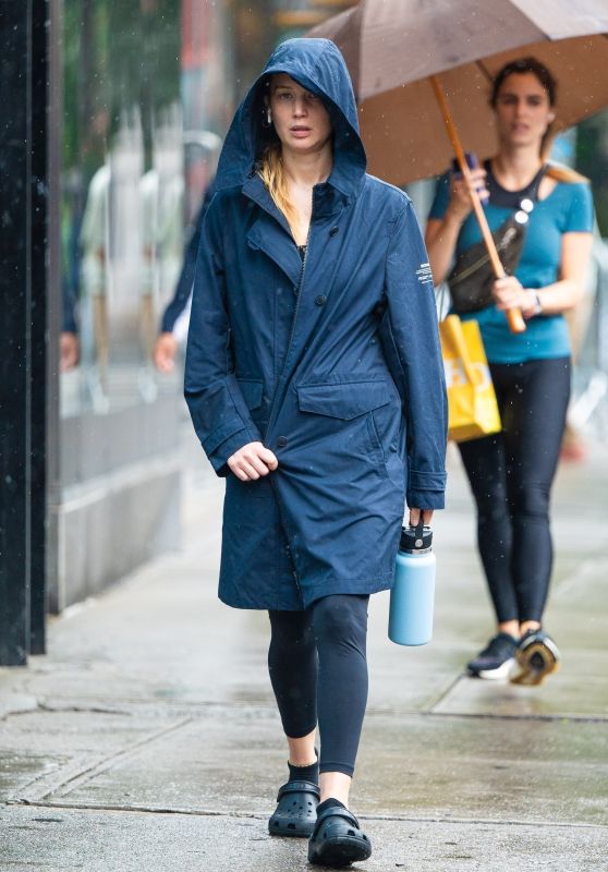 Jennifer Lawrence - Braves the NYC Rain 06/27/2023