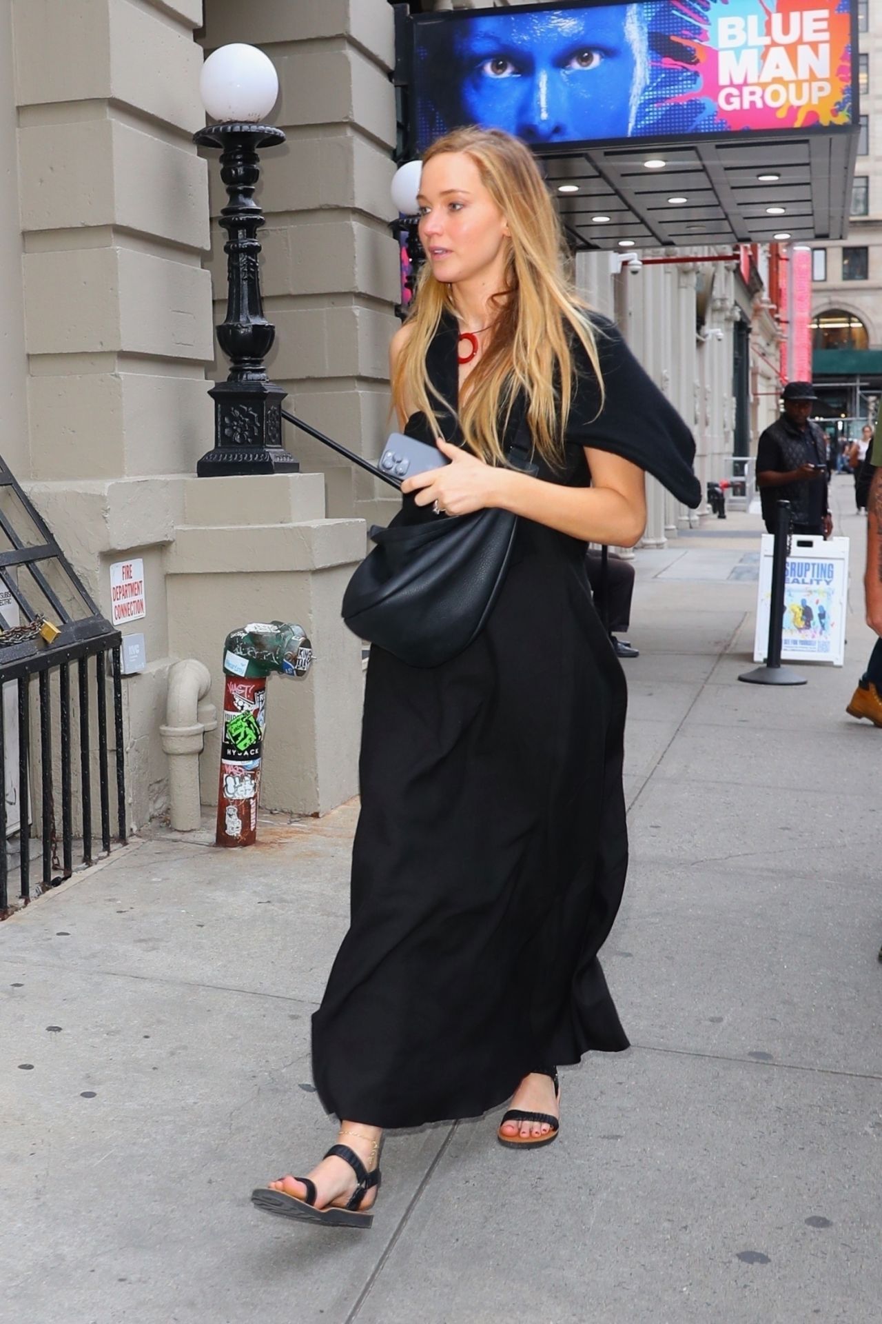 Jennifer Lawrence Street Style - New York 06/22/2023 • CelebMafia