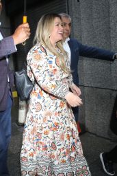 Kelly Clarkson - Arriving For Her Album Signing Promoting Her New Album "Chemistry: It