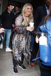 Kelly Clarkson at Rockefeller Center Subway Station in New York 06/22/2023